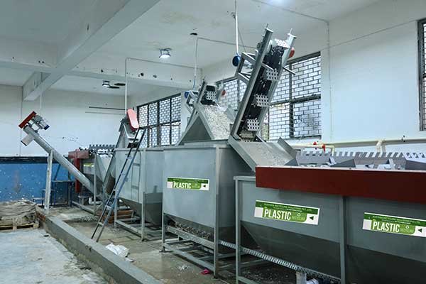 Automatic washing line with hot air cyclone system